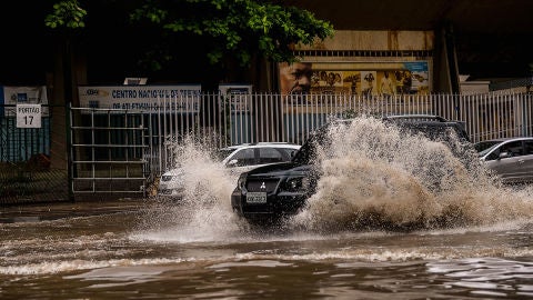 Grandes lluvias, entorpecen la circulaci&oacute;n 