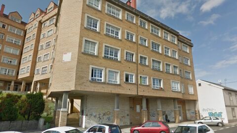 Edificio en el que viv&iacute;a la mujer fallecida en Culleredo