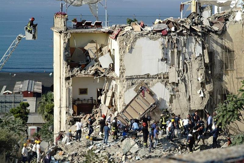 Ascienden a ocho los muertos en el derrumbe de un edificio en sur de Italia Ascienden a ocho los muertos en el derrumbe de un edificio en sur de Italia