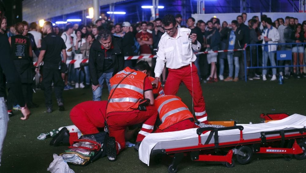 Servicios de Emergencia intentan reanimar al acróbata tras caer al suelo