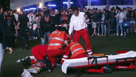 Servicios de Emergencia intentan reanimar al acr&oacute;bata tras caer al suelo