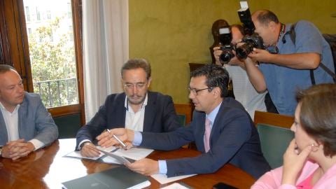 La junta mantiene la fecha para el inicio del metro para finales de julio