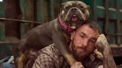 El chatarrero A cara de perro