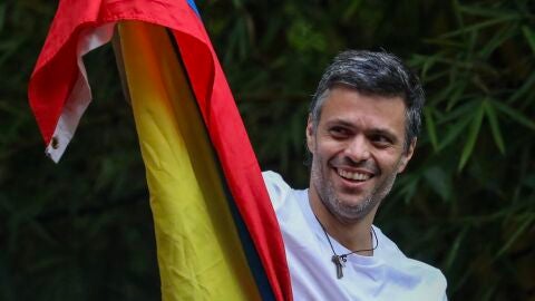 Leopoldo L&oacute;pez tras salir de la c&aacute;rcel en Venezuela