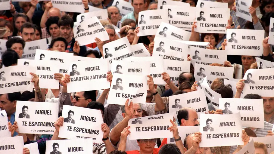 Manifestación para pedir la liberación de Miguel Ángel Blanco Manifestación para pedir la liberación de Miguel Ángel Blanco