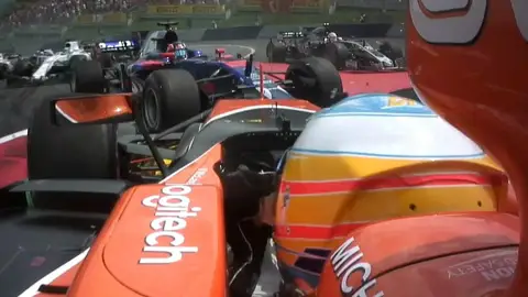 Kvyat embiste a Fernando Alonso Kvyat embiste a Fernando Alonso