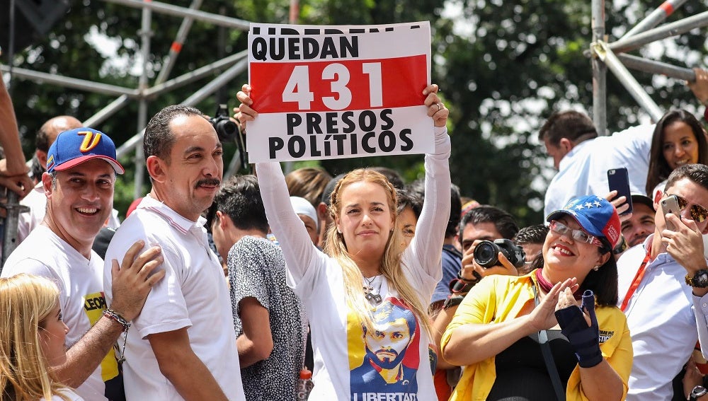 La esposa de Leopoldo López, Lilian Tintori, durante la marcha de opositores venezolanos