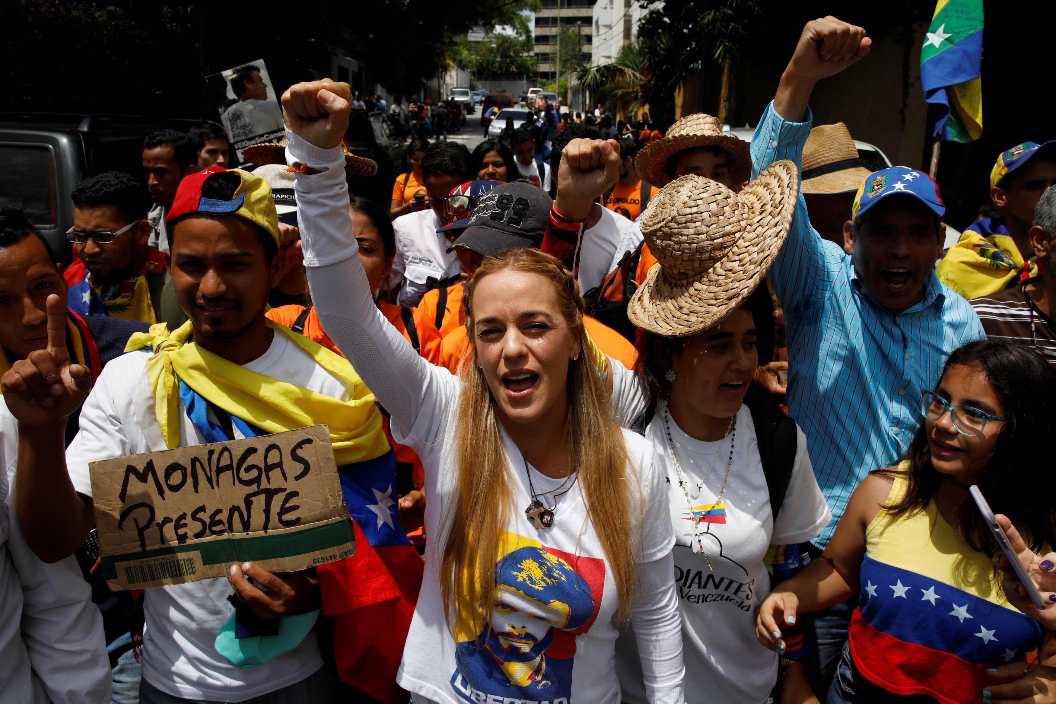 Tintori llama a "hacer lo que tengan que hacer" para defender el resultado de la consulta en Venezuela Tintori llama a "hacer lo que tengan que hacer" para defender el resultado de la consulta en Venezuela