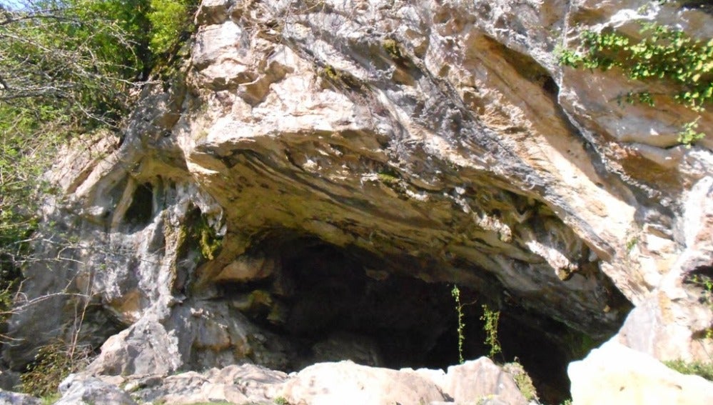 Entrada a la cueva Aitzbitarte IV, en Errenteria