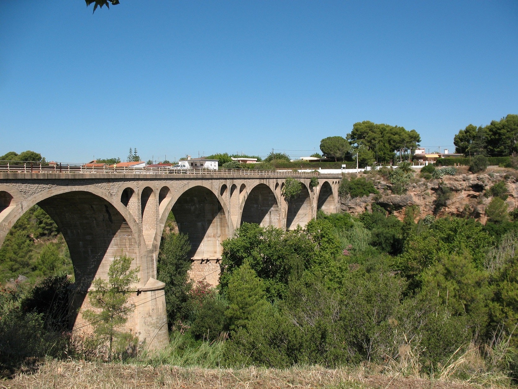 Almassora y Vila-real estudian realizar unas mejoras en el puente del Millars Almassora y Vila-real estudian realizar unas mejoras en el puente del Millars