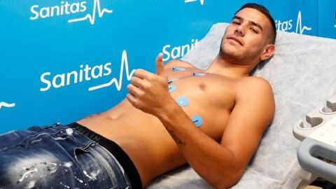 Theo Hern&aacute;ndez pasa el reconocimiento m&eacute;dico con el Real Madrid