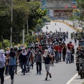 Opositores participan en una manifestación el 6 de julio de 2017, en Caracas (Venezuela)