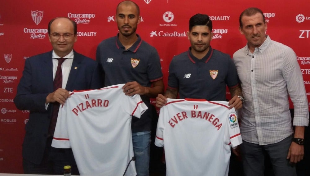 Presentación de Pizarro y Banega como nuevos jugadores del Sevilla.