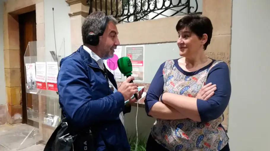 Carmen Álvarez, profesora en Ermua, durante una entrevista con Carlos Alsina Carmen Álvarez, profesora en Ermua, durante una entrevista con Carlos Alsina