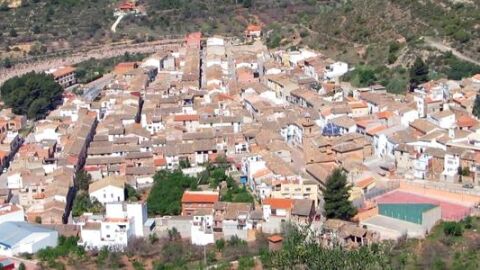 Imagen panor&aacute;mica del pueblo de Azu&eacute;bar