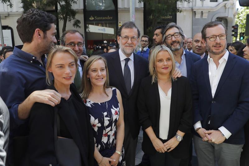 Rajoy destaca el gran cambio que supuso "el espíritu de Ermua" en la lucha contra ETA Rajoy destaca el gran cambio que supuso "el espíritu de Ermua" en la lucha contra ETA