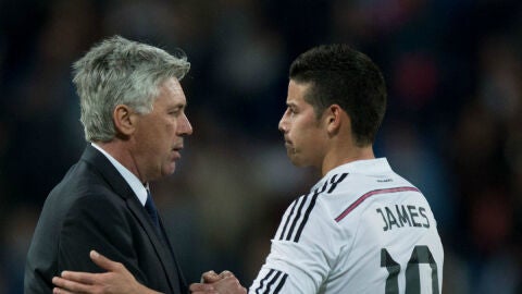 Ancelotti saluda a James