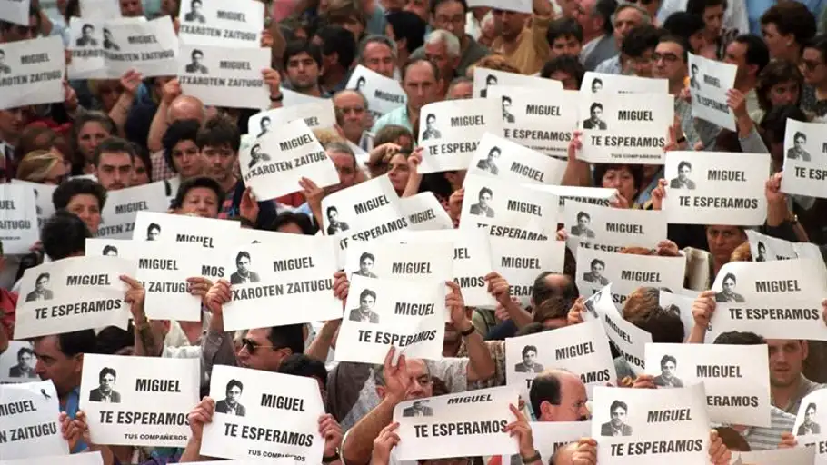 Manifestación por Miguel Ángel Blanco Manifestación por Miguel Ángel Blanco en Ermua