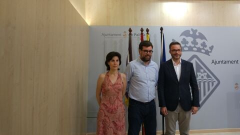 Antonia Martin, Antoni Noguera y Jos&eacute; Hila en el Ayuntamiento de Palma