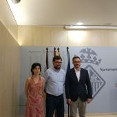 Antonia Martin, Antoni Noguera y José Hila en el Ayuntamiento de Palma