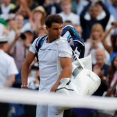 Rafa Nadal espera a Muller para abandonar la pista Rafa Nadal espera a Muller para abandonar la pista