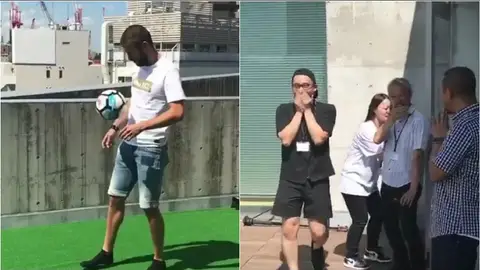 Piqué graba un anuncio en una azotea de Japón Piqué graba un anuncio en una azotea de Japón