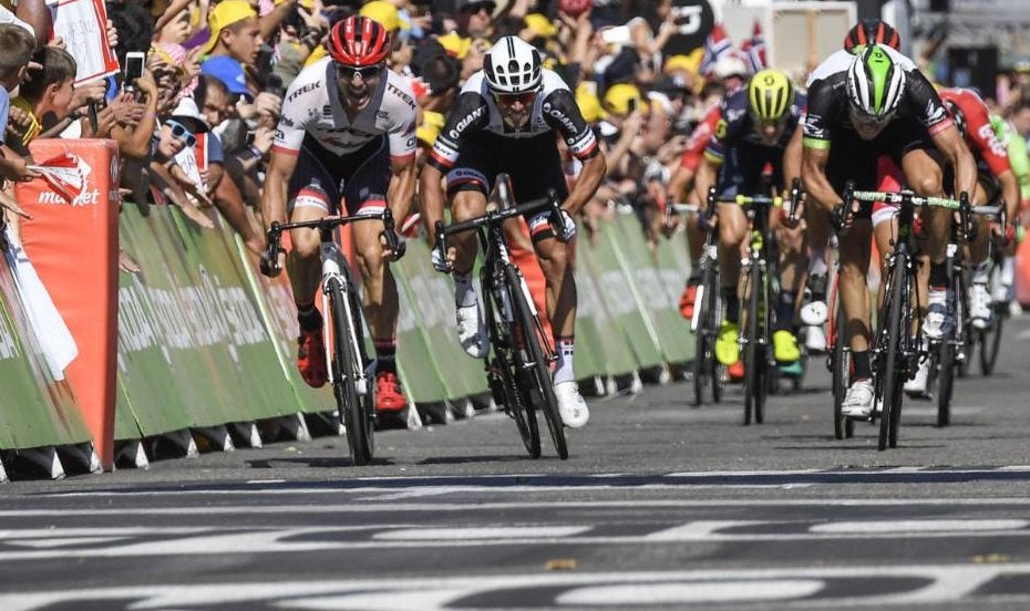 Matthews logra la victoria en la decimosexta etapa del Tour de Francia y Froome sigue de amarillo Matthews logra la victoria en la decimosexta etapa del Tour de Francia y Froome sigue de amarillo