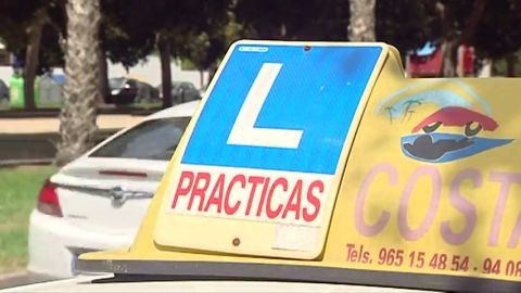 La huelga de examinadores de tr&aacute;fico causa p&eacute;rdidas en las autoescuelas de hasta 20 millones de euros