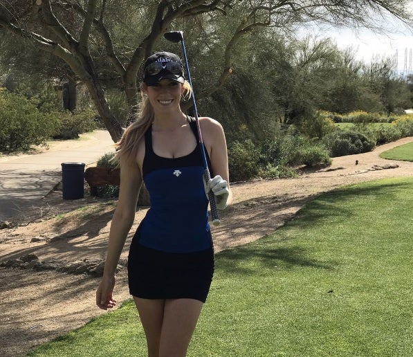 Prohibidos los escotes y minifaldas en el golf femenino: así es el nuevo código de vestimenta en EEUU Prohibidos los escotes y minifaldas en el golf femenino: así es el nuevo código de vestimenta en EEUU