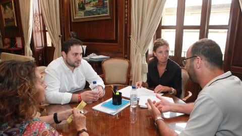 La alcaldesa, Amparo Marco, y el concejal de Bienestar Social y Dependencia, Jos&eacute; Luis L&oacute;pez, han mantenido un encuentro con representantes del Colegio Oficial de Trabajo Social de Castell&oacute;n, encabezada por su presidente, Jaume Agost, y Pilar Busquets.