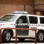 Un vehículo de la Guardia Civil traslada a Villar de su domicilio a la RFEF