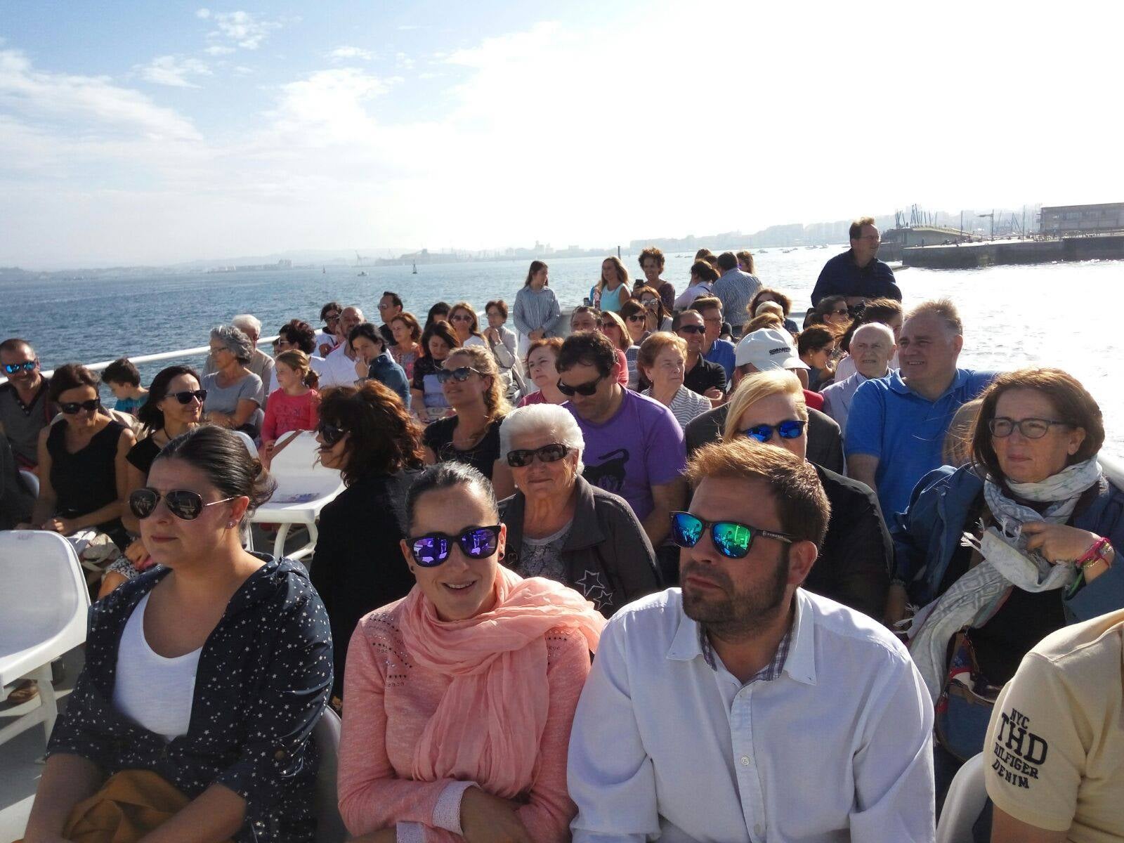 Un centenar de afortunados realizan una preciosa travesía en barco por la Bahía Un centenar de afortunados realizan una preciosa travesía en barco por la Bahía