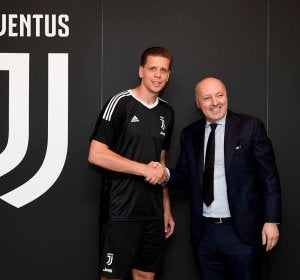 El portero polaco Szczesny en su presentación con la Juventus El portero polaco Szczesny en su presentación con la Juventus
