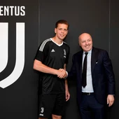El portero polaco Szczesny en su presentación con la Juventus El portero polaco Szczesny en su presentación con la Juventus
