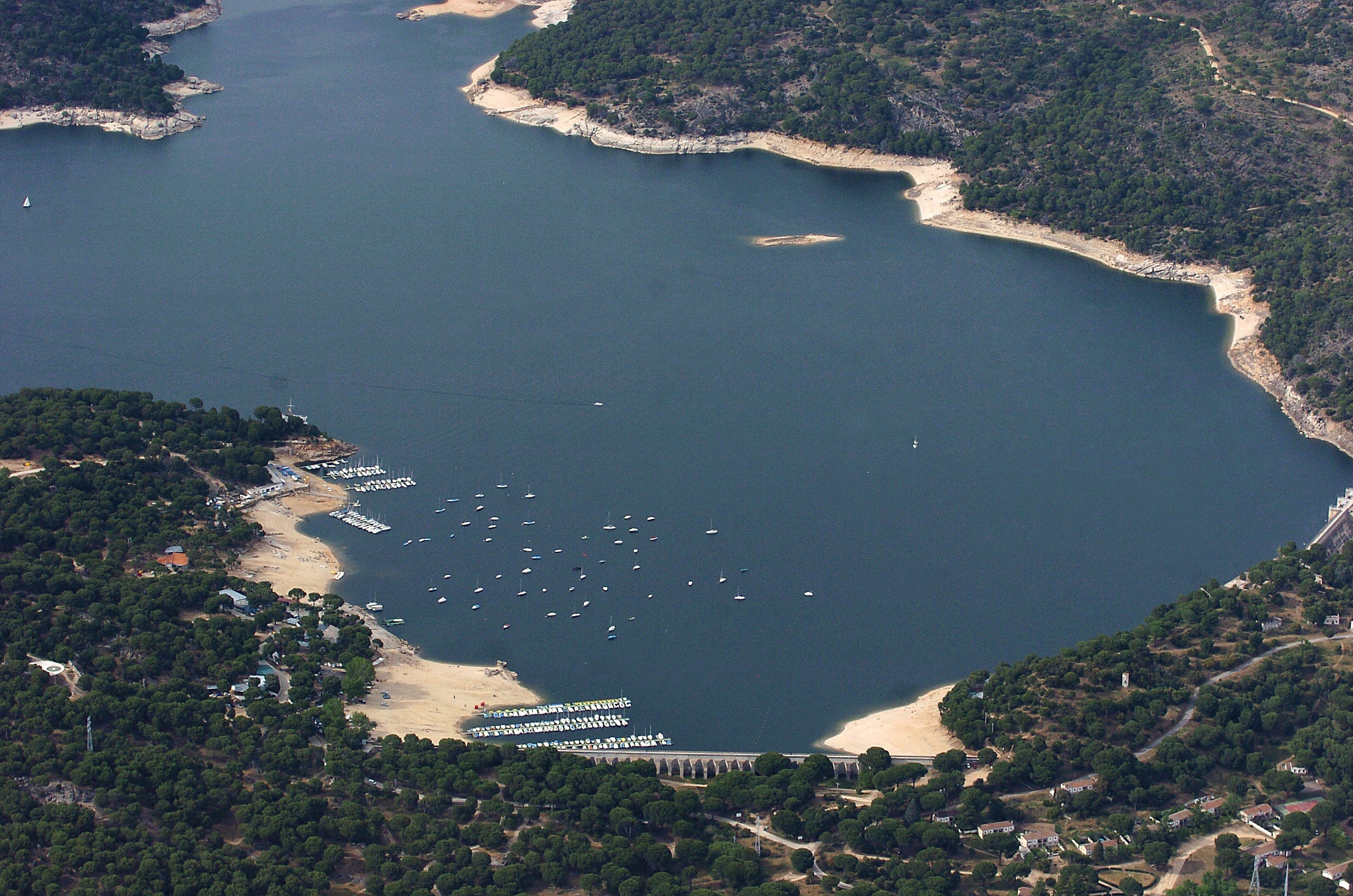 Un hombre de 34 años ha muerto ahogado en un embalse prohibido junto al pantano de San Juan Un hombre de 34 años ha muerto ahogado en un embalse prohibido junto al pantano de San Juan