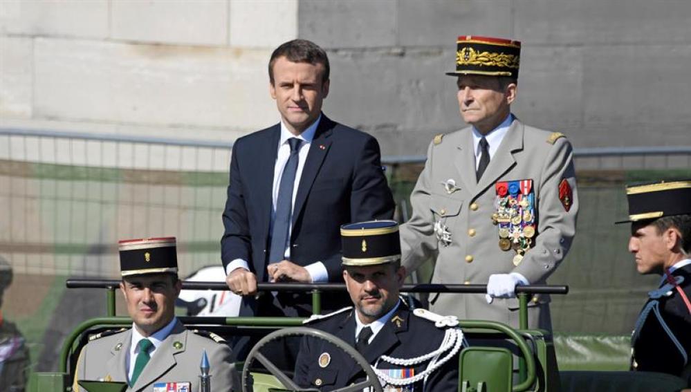 Emmanuel Macron con el jefe del Estado Mayor del Ejército, Pierre de Villiers