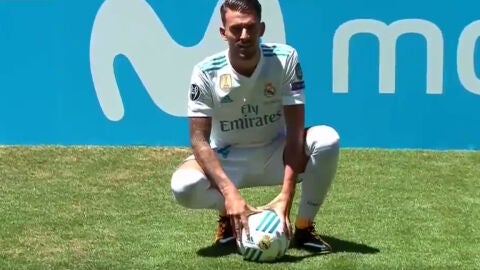 Dani Ceballos, con la camiseta del Real Madrid