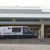 Un vehículo de la Guardia Civil traslada a Ángel María Villar a la prisión de Soto del Real