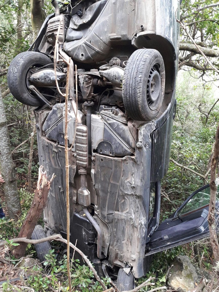 Heridos dos hombres en Tenerife después de caer con su coche por un barranco Heridos dos hombres en Tenerife después de caer con su coche por un barranco