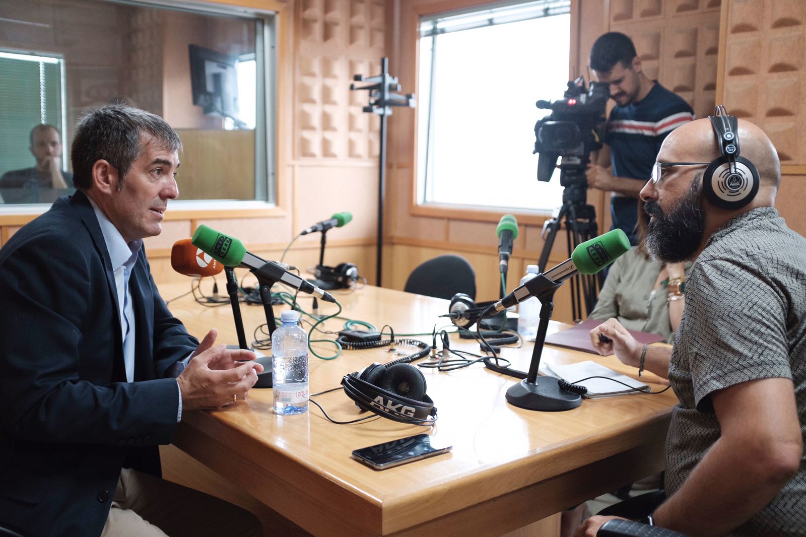 Coalición Canaria vuelve al Gobierno 4 años después con el PP como socio Coalición Canaria vuelve al Gobierno 4 años después con el PP como socio