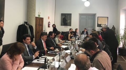 El presidente del Gobierno Provincial ha participado en el comit&eacute; encargado de abordar la descentralizaci&oacute;n de competencias.