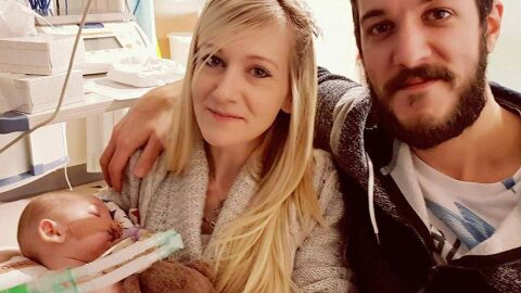 Charlie Gard, acompa&ntilde;ado de sus padres