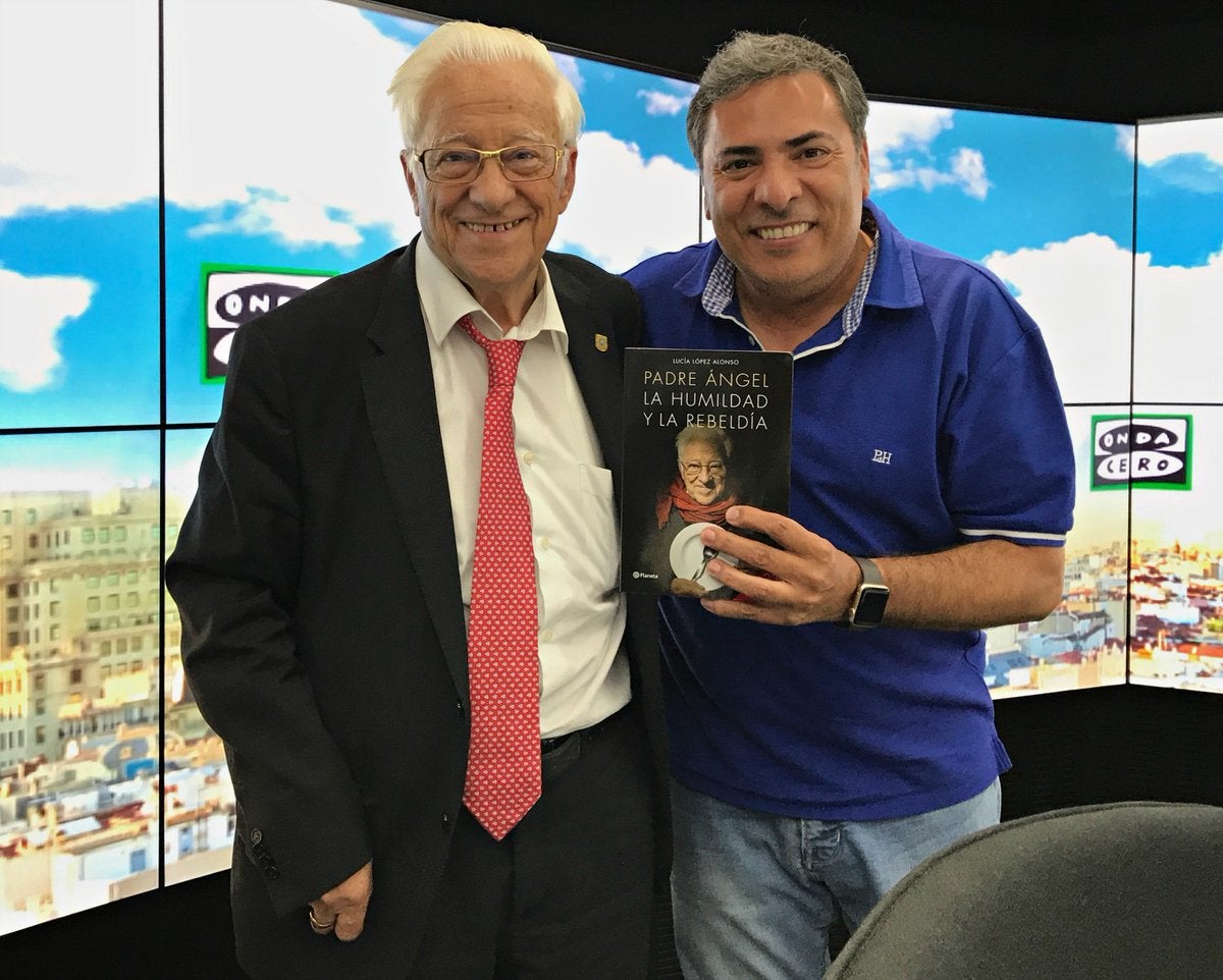 Padre Ángel: "El libro recoge mi vida y la de los que están conmigo, los 'sin hogar'" Padre Ángel: "El libro recoge mi vida y la de los que están conmigo, los 'sin hogar'"