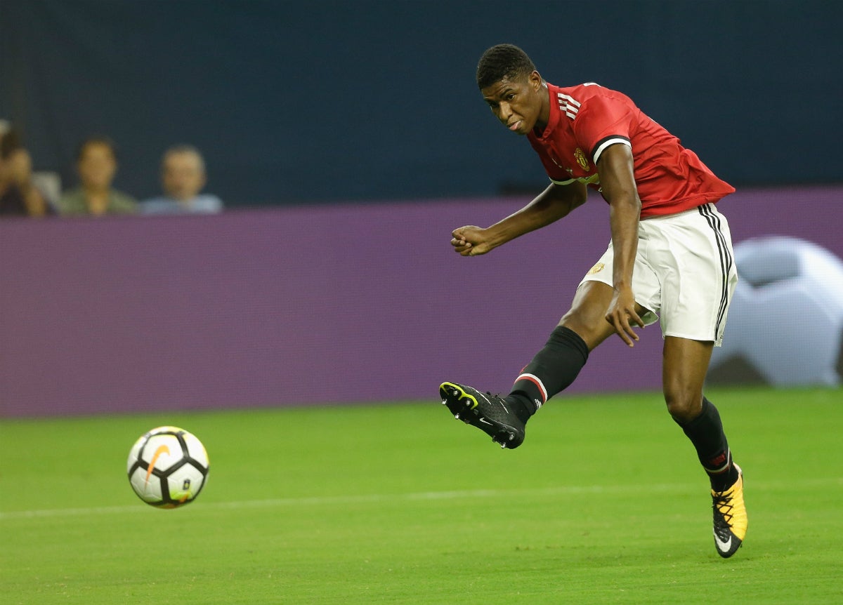 El Manchester United de Mourinho le gana el primer duelo al City de Guardiola El Manchester United de Mourinho le gana el primer duelo al City de Guardiola