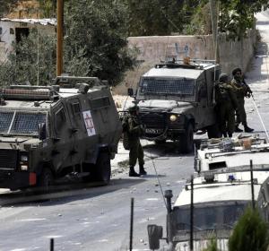 Soldados israelíes patrullan en una villa cerca de la ciudad de Belén, en el territorio palestino de Cisjordania Soldados israelíes patrullan en una villa cerca de la ciudad de Belén, en el territorio palestino de Cisjordania