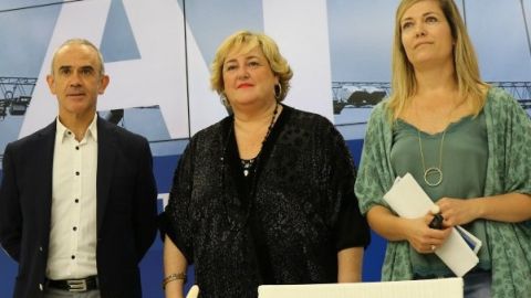 Colocaci&oacute;n del primer p&oacute;rtico del sistema de peaje para camiones. 