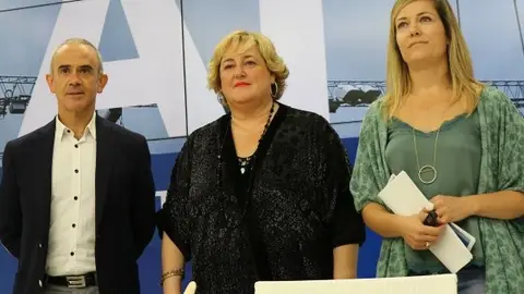 Colocación del primer pórtico del sistema de peaje para camiones. Colocación del primer pórtico del sistema de peaje para camiones.