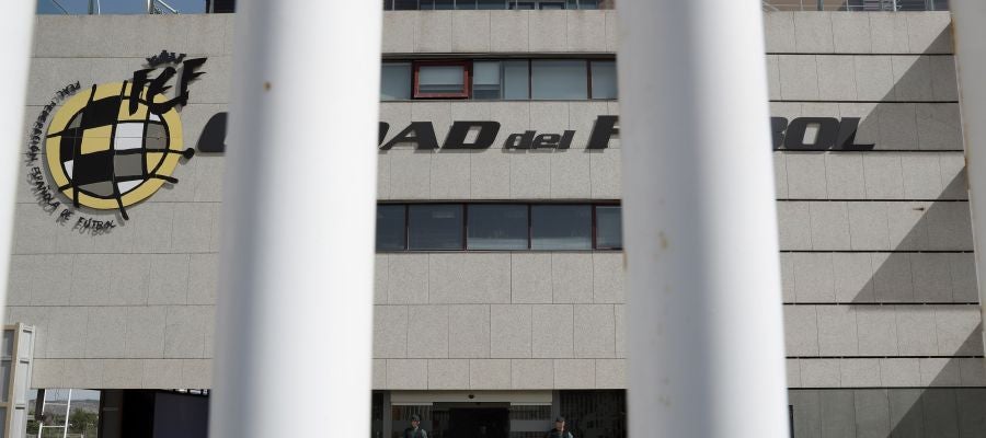 Entrada a la sede de la RFEF Entrada a la sede de la RFEF