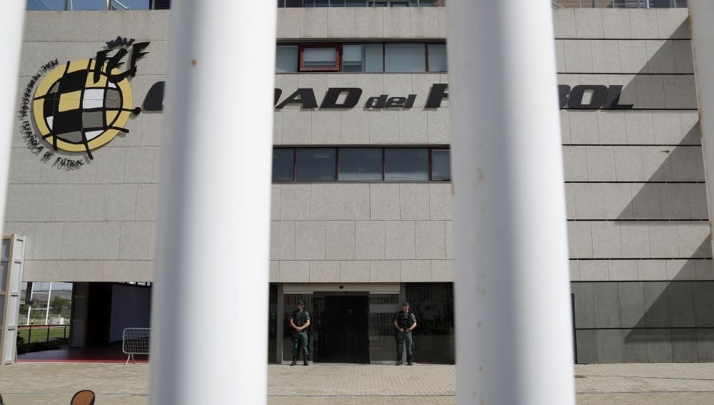 Entrada a la sede de la RFEF Entrada a la sede de la RFEF