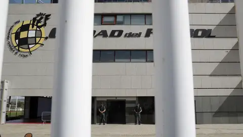 Entrada a la sede de la RFEF Entrada a la sede de la RFEF